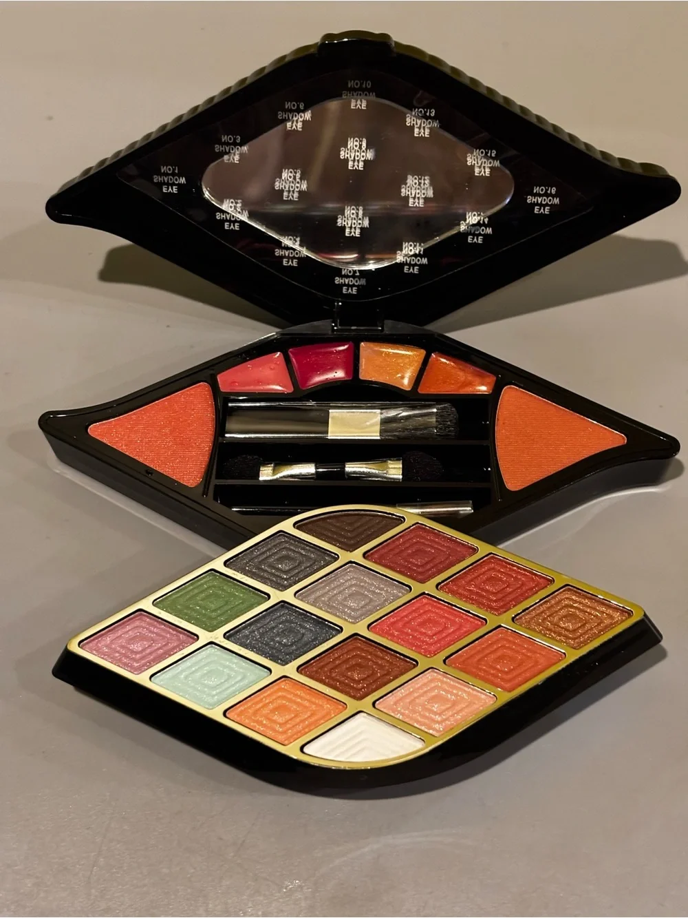 BR Beauty Revolution Makeup Kit: Eyeshadow, Blush, Lip Gloss & Brushes 0.51oz
